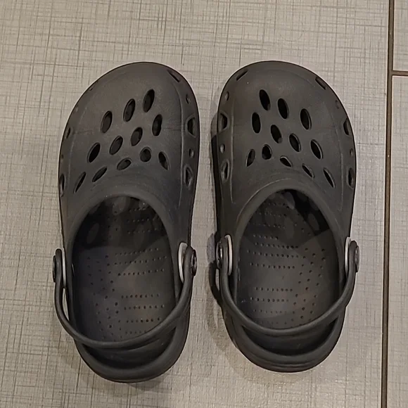 Crocs Vs Knock Off Crocs Camp Shoe Comparison